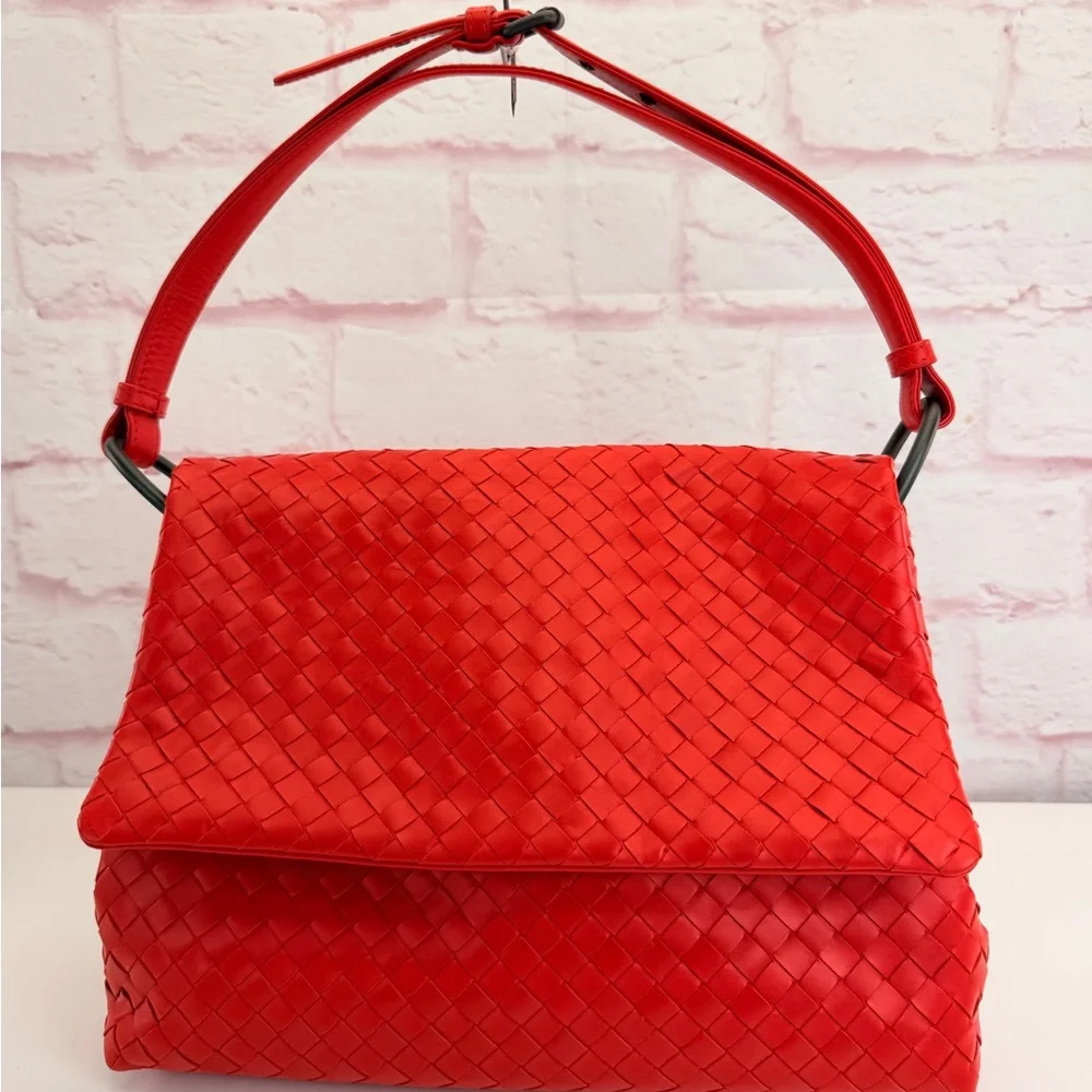 Bottega Veneta Intrecciato Leather Red Flap Shoulder Bag - Picture 2 of 16